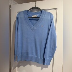 Vineyard vines women’s long sleeve v neck sweater in size small. Worn once.